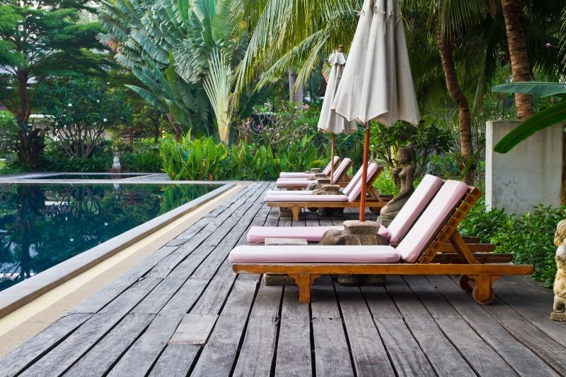stunnning pool decks using timber material